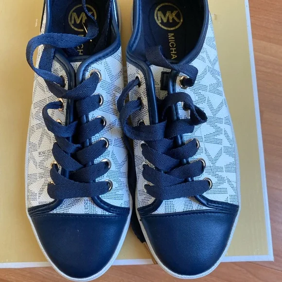 Michael Kors sneakers Size 7.5 - Picture 3 of 7